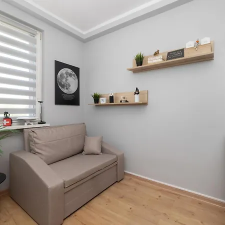 Lingua Center By Bookinghost Apartment *
