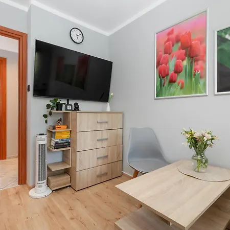 Lingua Center By Bookinghost Apartment