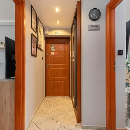Lingua Center By Bookinghost Apartment